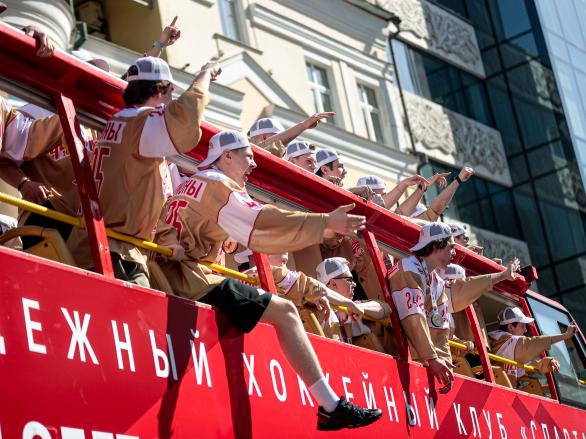 Чемпионский парад МХК «Спартак» – в репортаже клубного ТВ!