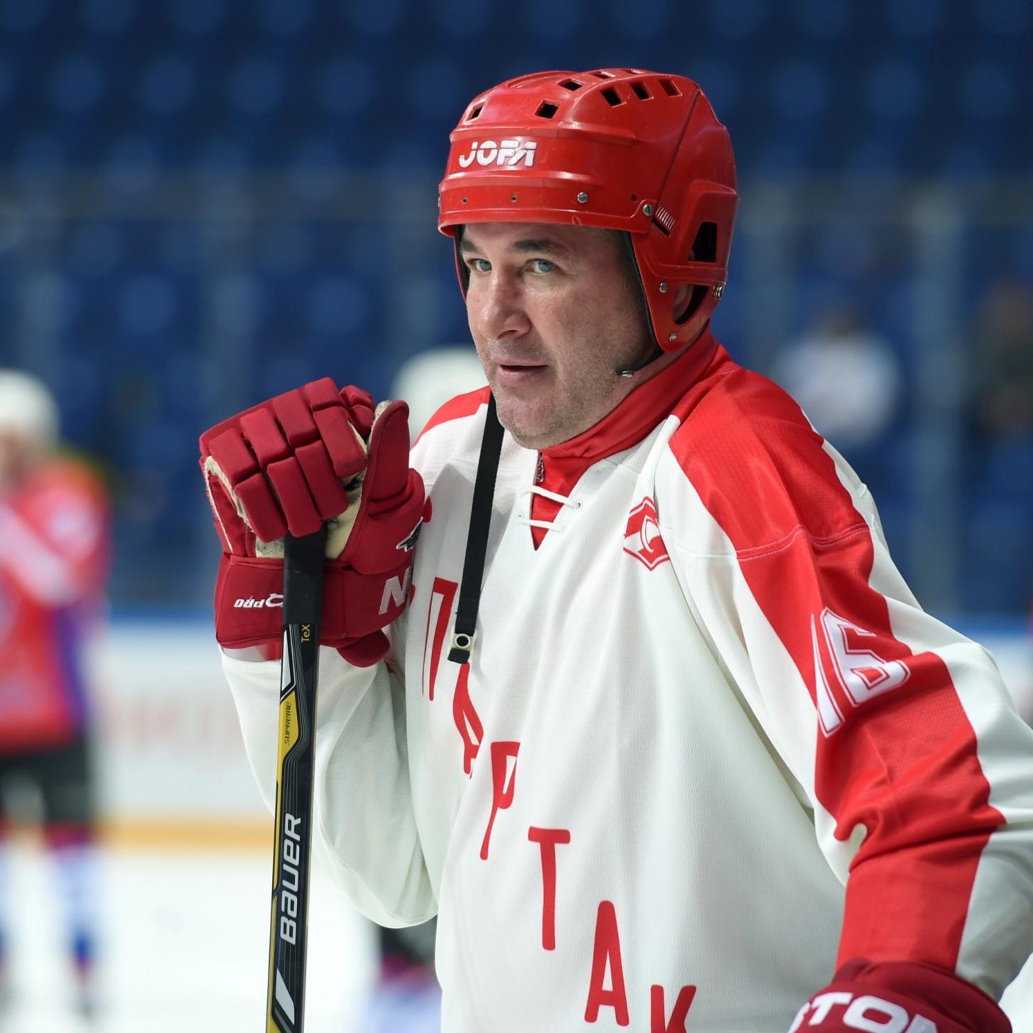 67 лет Александру Кожевникову