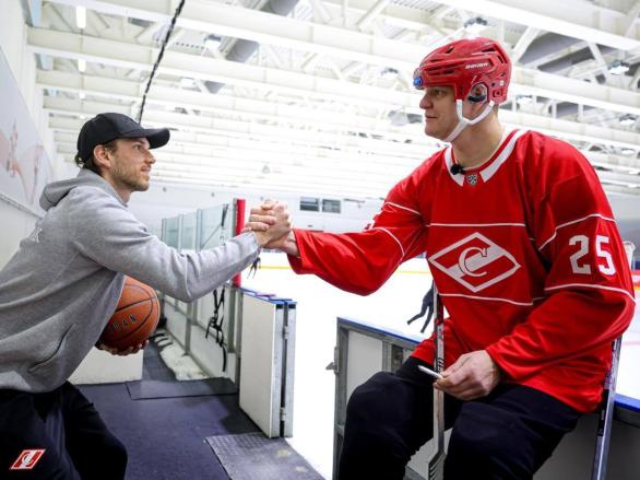 Тимофей Мозгов провёл тренировку на льду «Мегаспорта»! Репортаж клубного ТВ