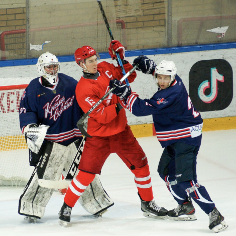 Первая игра – за «Крыльями»