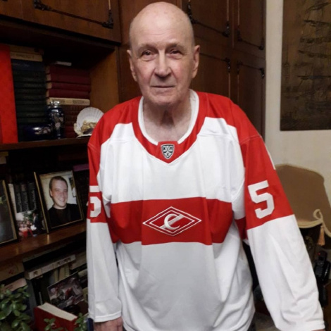 Именной свитер – в подарок легенде «Спартака», Валерию Кузьмину