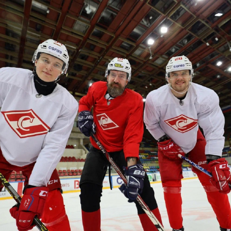 Уроки хоккея от Егора Савикова и Александра Брынцева