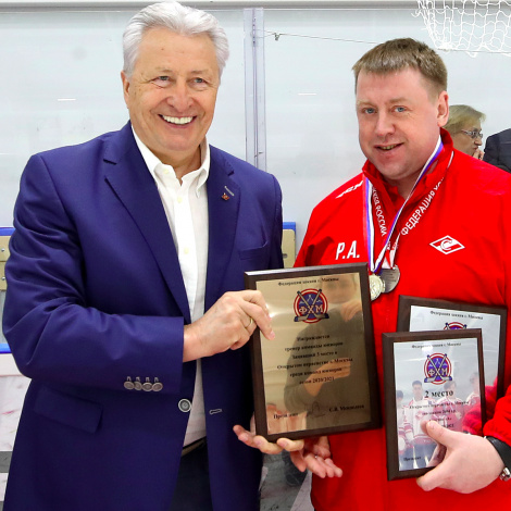 Александр Якушев проводил во взрослую жизнь