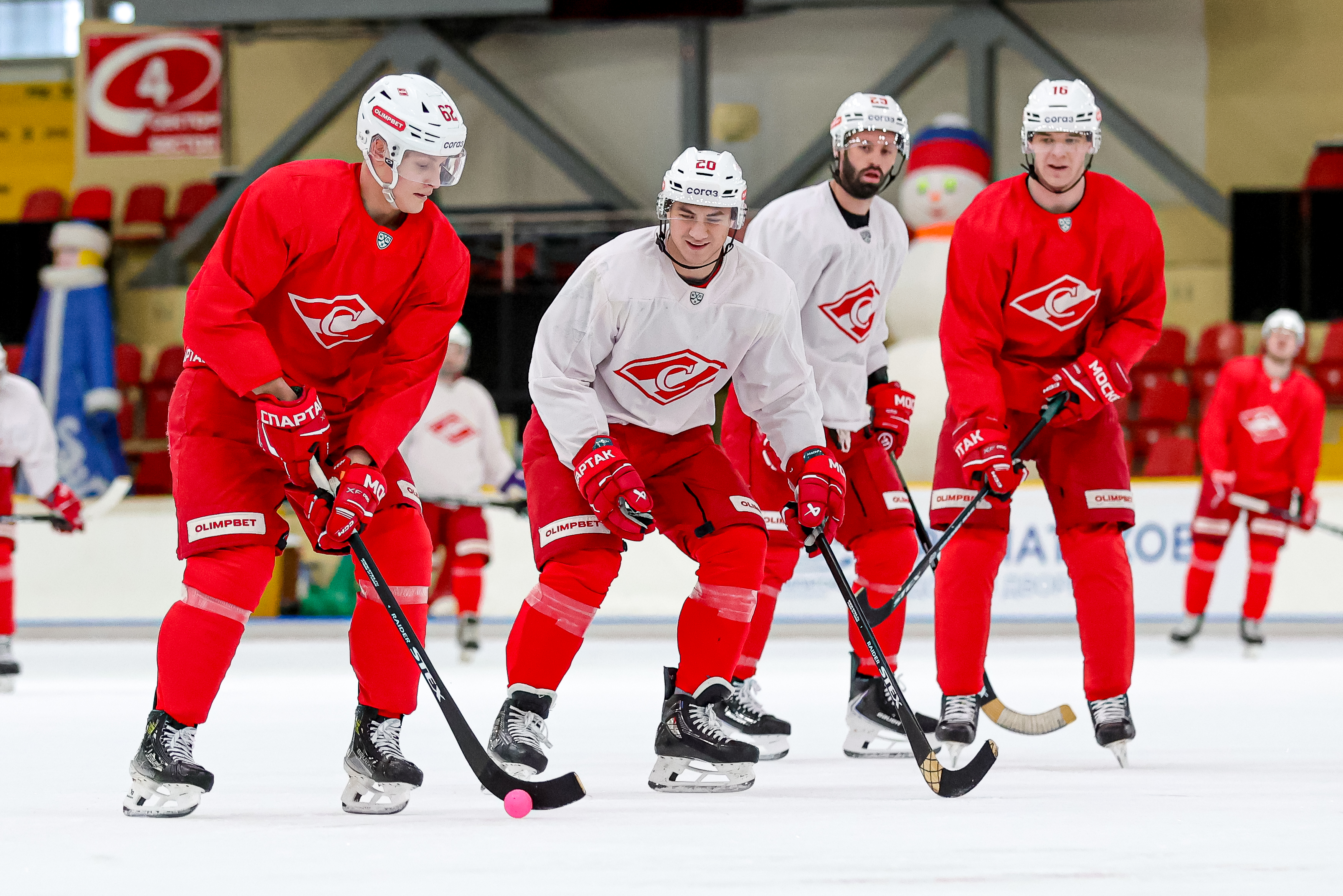 10.12.25 «Спартак» играет в хоккей с мячом
